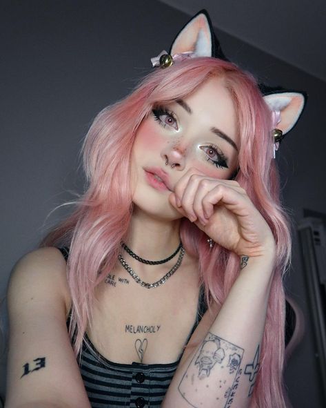 Egirl Gamer Makeup, Cat Ears Aesthetic, Egirl Photoshoot, Egirl Pink Hair, Cat Girl Makeup, Delineados Egirl, Egirl Hair Color, Catgirl Aesthetic, Gamer Girl Makeup