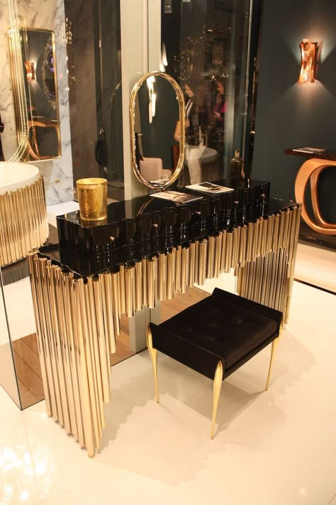 Plenty of gold makes this a glitzy choice. Luxury Vanity Table, Luxury Bedroom Interior, Luxury Vanity, Console Table Styling, Corner Ideas, Makeup Desk, Makeup Rooms, Table Styling, Dressing Tables