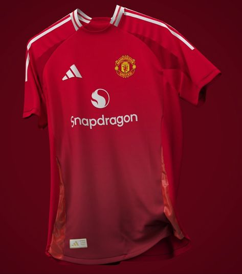 A more precise rendition of the Manchester United 24-25 home kit has been created to accurately represent the various shades of red featured. This kit will showcase a red-on-red gradient design, a departure from previous designs. Notably, the 2024-2025 season marks the first time the kit will feature the Snapdragon log Manchester United New Jersey, Man United Kit, Manchester United Home Kit, Manchester United Shirt, Wedding Flyers, Best Jersey, Red Gradient, Manchester United Football Club, Manchester United Football