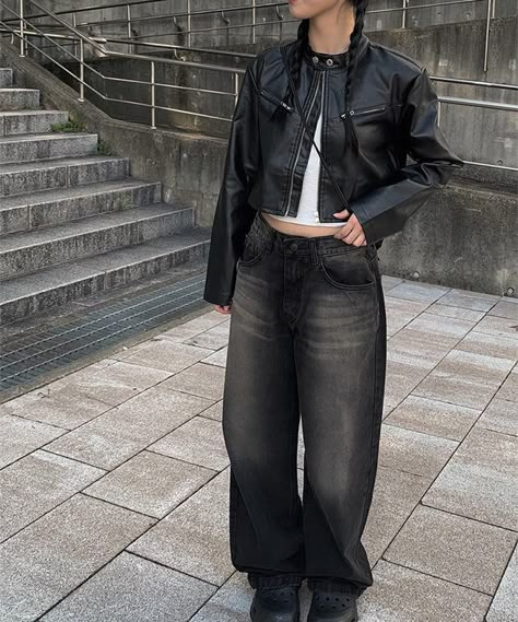 Hm Outfits, Oufits Casual, Black Jeans Outfit, Leather Jacket Outfits, Clothes Pictures, Fashion Aesthetics, Korean Girl Fashion, Women Outfit, Fashion Design Clothes