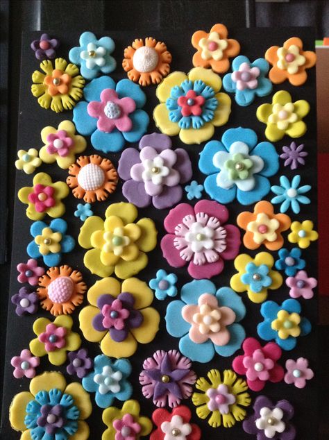 Fondant flowers I’ve made Nicho Box, Fondant Numbers, Fondant Flowers, Flower Cupcakes, Fondant Cupcakes, Dessert Decoration, Cup Cakes, Simple Flowers, Cupcake Topper