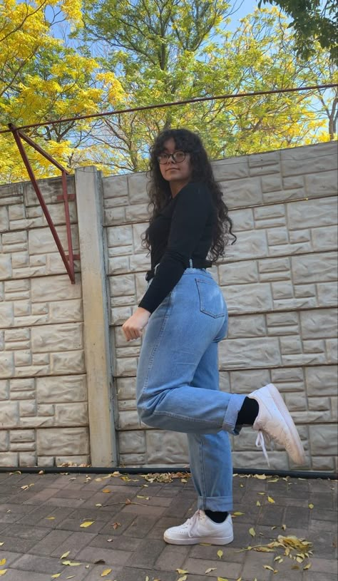 #midsize #midsizestyle #midsizeaestheti #aesthetic #bigshirt #bigpants #Midsize #retro #oversizedshirt #aesthetic #vintage #style #poses #poseideas #aestheticoutfits #nikeairforce1 #skatergirloutfits #momjeansoutfit University Outfit Midsize, Midsize Body Type Aesthetic, Mid Size Jeans, Medium Size Girls Outfits, Gorditas Aesthetic, Mid Sized Outfits, Complexión Media, Mid Size Girl Outfits, Midsize Aesthetic