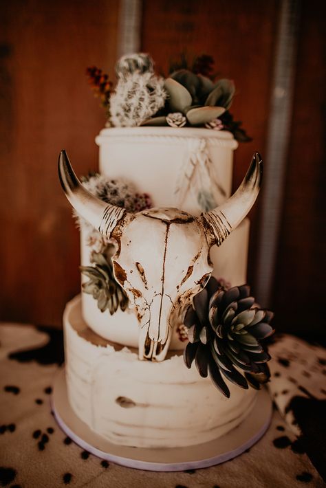 Country Birthday Cakes, Western Birthday Cakes, Western Wedding Cakes, Country Wedding Pictures, Southwestern Wedding, Cow Cakes, Country Western Wedding, Western Themed Wedding, Country Wedding Cakes