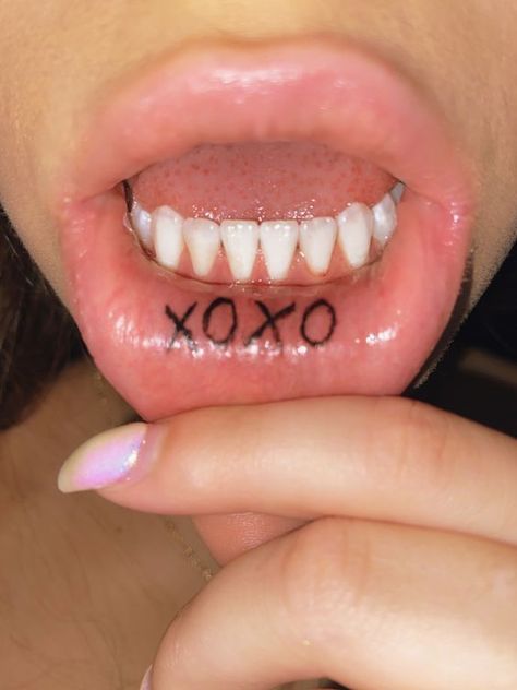 Do you want to get a really crazy and sexy tattoo? Here you will find 10 original inside lip tattoos! Look through the drawbacks and benefits before getting such tattoos. We prepared 40 beautiful designs that must attract your attention. Inner Lip Tattoo Aesthetic, Cute Lip Tattoos, Inner Lip Tattoo Ideas, Lip Tats, Inside Lip Tattoos, Lip Tattoo Ideas, Inner Lip Tattoo, Mouth Tattoo, Places To Get Tattoos