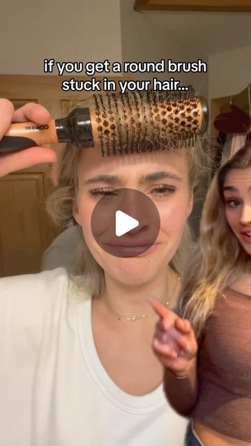 LIZZIE KLOEHN on Instagram: "how to get a round brush unstuck from your hair‼️ . . . Email For Promos/Biz 💌 Follow @lizzieb1zzie 💋 Follow @lizzieb1zzie 💋 Follow @lizzieb1zzie 💋 . . What’s your thoughts on this❓ Comment down below 👇🏻  - Double Tap❤️ - Share with someone who needs this 🫂 Bookmark this post for later 📍 . . Follow @lizzieb1zzie 💋 Follow @lizzieb1zzie 💋 Follow @lizzieb1zzie 💋 . . . Follow @lizzieb1zzie on TikTok 👄 - #stopdropandroll #roundbrush #hairhelp #tipsandtricks #hairhacks #tipsforgirls #howto #lifehacks #hair #instagram #instagood #try #easy #fashion #style #relatable #instadaily #pinterest #instamood #baddie #i #me #like #photo #explorepage #inspiration #tiktok #viral #foryou #explore" How To Round Brush Your Own Hair, How To Use A Round Brush, Clean A Hairbrush, Cleaning A Hairbrush, How To Clean A Hairbrush Video, Clean Your Hairbrush, Round Hair Brush, Hair Mistakes, Hair Help