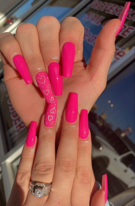 Barbie Nails Ideas, Bright Pink Nail Ideas, Bright Pink Nails With Design, Hot Pink Nails Acrylic, Bright Pink Nail Designs, Pink Glittery Nails, Barbie Pink Nails, Bright Pink Nails, Disney Acrylic Nails