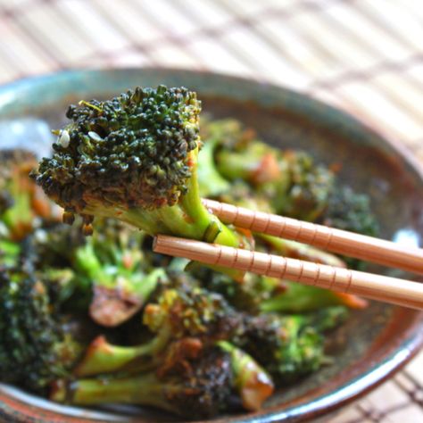 Korean Broccoli, Namul Recipe, Gochujang Recipe, Soybean Paste, Broccoli Side Dish, Bento Box Lunches, Broccoli Dishes, In A Pickle, Box Lunches