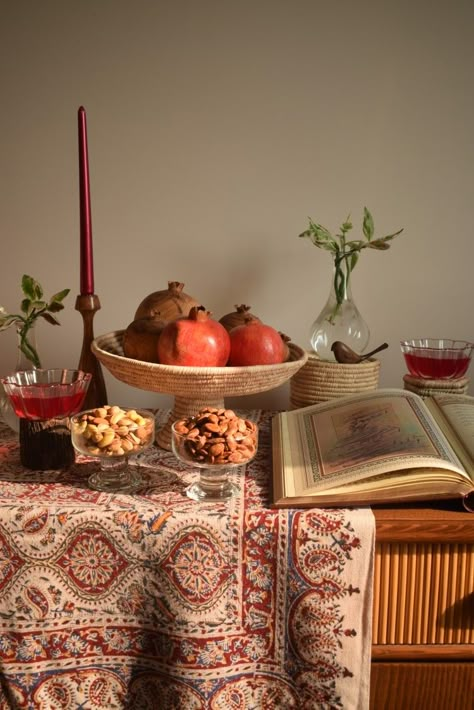 Shabe Yalda Table, Yalda Design Idea Minimal, Yalda Photography Idea, Yalda Night Photography, Happy Yalda Night Video, Yalda Night Ideas Decor Photography, Yalda Night Design, Yalda Night Video, Iranian Design Home