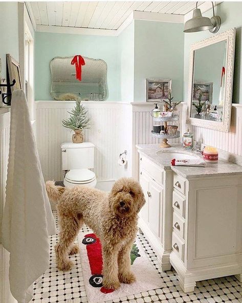 White Christmas Bathroom Decor, Farmhouse Christmas Bathroom Decor, Farmhouse Christmas Bathroom, Christmas Bathroom Decor Small Spaces, Bathroom Christmas Decor Ideas, Whoville Decorations, Decorating A Small Bathroom, Country Christmas Decorating Ideas, Christmas Bathroom Decor Ideas