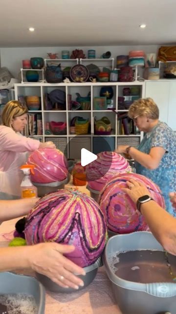 Diy Felting Tutorials, Wool Felt Projects Free Pattern, Felt Ideas Handmade Gifts, Wet Felting On A Ball, Wool Scraps Projects, Wool Felting Ideas, Roving Wool Projects, Felting Projects For Beginners, Felted Wool Projects