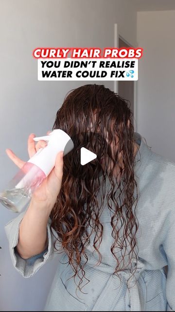 Hannah 🦁 | Wavy Curly Haircare on Instagram: "Did you know about all three?🤔 Water really is the KEY🗝️ I use these hacks every wash day: 1️⃣ Fix stringy curl clumps! If you want juicier curl clumps, adding water can help. If you style on damp, almost dry hair, your curls won’t clump together as much. The more water the better when forming curl clumps! 2️⃣ Make detangling easier - probs the most underrated hack of the three! If you find it difficult to detangle wet hair, even with loads of conditioner and when working from the ends up, ADD MORE WATER! My brush often GLIDES through after a few brushes. Sometimes if it’s really tangled I’ll detangle under the water in the shower. The water and conditioner together melt the tangles away. 3️⃣ Reduce wet frizz - a lot of the time, wet fri How To Get Curls After Shower Wet Hair, Curl Clumps, Wet Look Hair, Under The Water, Tangled Hair, Wash Day, Wavy Curly Hair, Water Can, More Water