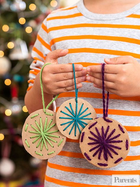 Winter Wonderland How-To Video Ornaments To Make With Kids, Crafts Homemade, Easy Ornaments, Ornaments To Make, Easy Christmas Ornaments, Christmas Crafts For Kids To Make, Yarn Craft, Easy Christmas Decorations, Homemade Halloween