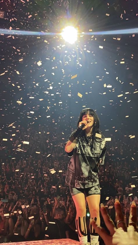 Billie Eilish Brisbane 2022, Billie Concert, Billie Eilish Performing, Billie Eillish, Concert Aesthetic, Dream Concert, Brisbane Australia, Top 40, Big Love