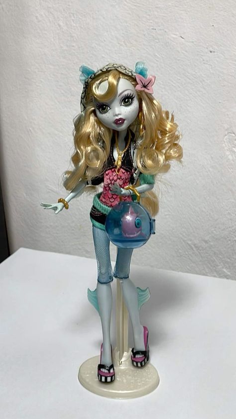 Monster High Dolls G1, Old Monster High Dolls, Monster High Dolls Aesthetic, G1 Monster High, Monster High Pictures, Creepy Monster, Moster High, Lagoona Blue, Doll Aesthetic