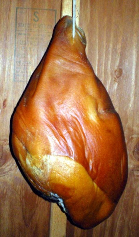 Best Christmas Ham, Pork Brine Recipe, Pork Chop Brine Recipes, Curing Meat, Cured Meat Recipes, Homemade Sausage Recipes, Sausage Making, Country Ham, Brine Recipe