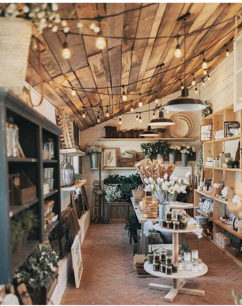 Industrial Style Retail Store Design, Garden Shop Display Retail, Market Signs Business, Retail Spaces Interior Design, Farm Store Display Ideas, Farm Shop Interior Design, Farm Store Exterior, Small Farm Shop Ideas, General Store Display Ideas