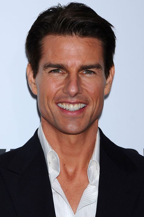 Tom Cruise After Tom Cruise Teeth, Tom Cruise Haircut, Celebrity Teeth, Tom Cruise Hot, Man Smile, Tom Cruise Mission Impossible, Tom Cruise Movies, Celebrity Smiles, Ethan Hunt