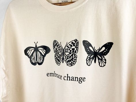 Butterfly Tee Shirt, Butterfly T Shirt Design, Butterfly Merch, Drawing On Tshirt, Butterfly Tshirt Design, Aesthetic Tshirt Design Ideas, Butterfly Shirt Design, Bleaching Shirts, Graphic Butterfly