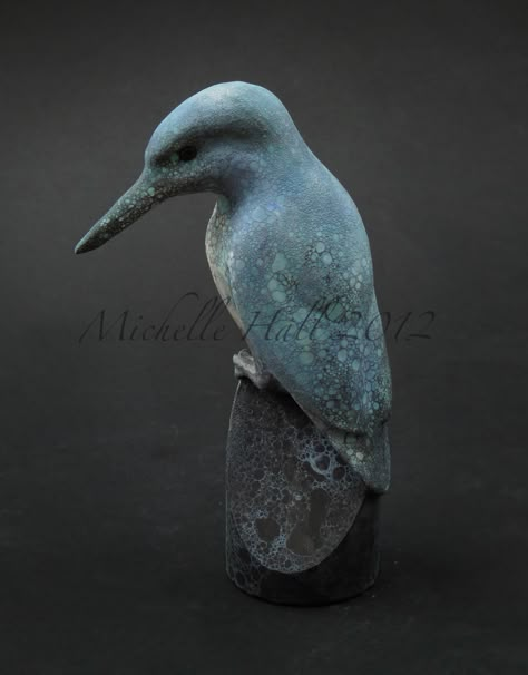 Kingfisher by Michelle Hall Paper Mache Animals, Clay Birds, Pottery Animals, Bird Carving, Clay Sculptures, Sculptures Céramiques, Ceramic Artwork, Ceramic Animals, Clay Art Projects