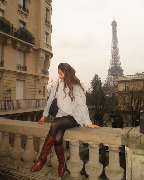 paris, outfit inspo Paris Street Style, Parisian Style, Paris Fashion, Knee High Boots, Eiffel Tower, Black Boots, Leather Boots, Paris, Boots