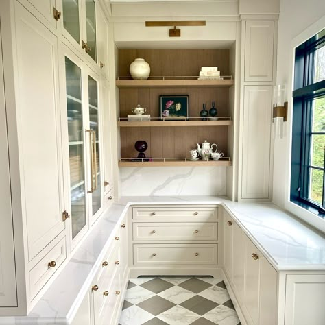 I was absolutely honored when my friend asked me to help design her butlers pantry! She is classy and had the vision, it was just bringing it to life - and the trickiest part was getting the layout of the space just right! The spacial planning was key and I knew she wanted something functional and aesthetically beautiful. Let me take you through this space and show you all of the beautifully selected design elements! Design: @themunroproject Cabinetry: @mjkitchensplymouth #butlerspantry... Small Butlers Pantry With Laundry, Butlers Pantry Off Kitchen, Small Butlers Pantry With Window, Small Kitchen With Walk In Pantry, Laundry Room And Pantry Ideas, Walk-in Pantry Design, Narrow Butlers Pantry Ideas, Butlers Pantry Floor Plan, Butlers Pantry Mudroom Combo