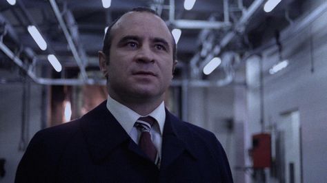 Having seen this British gangster classic shortly after it’s North American release on home video back in the early eighties, like most viewers I found myself a Bob Hoskins fan for life. His … The Long Good Friday, Bob Hoskins, 1970s Movies, Celebrity Bobs, Get Carter, 1980s Films, Gangster Films, James Bond Style, Hooray For Hollywood