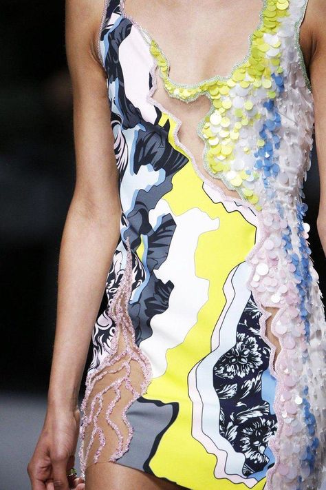 New Versace Runway Mini Beads Sequin Embellishment Cut-Out Tulle Accent Dress 40 For Sale at 1stdibs #latestfashionwomen's Detail Couture, Versace Runway, Versace Fashion, Versace Dress, Textiles Fashion, Gianni Versace, Fall 2016, Looks Style, Mode Inspiration