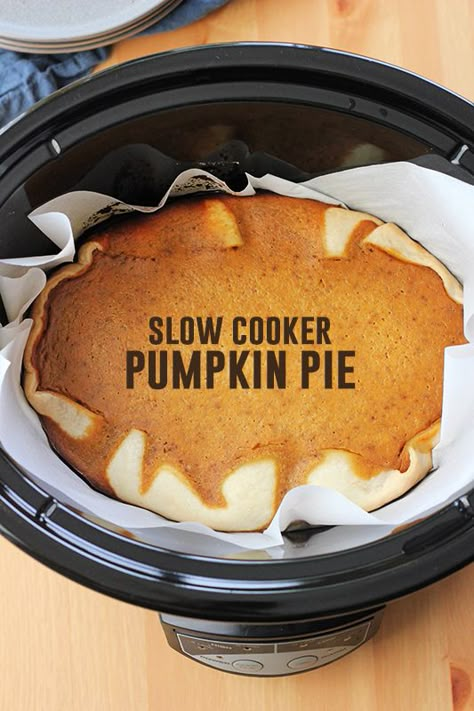 Slow Cooker Pumpkin Pie - Did you know you can make pie in a slow cooker? AMAZING and super simple! Slow Cooker Cheesecake, Crock Pot Pumpkin Pie, Crockpot Pie Recipes, Crockpot Pumpkin Pie, Pumpkin Crockpot Recipes, Crockpot Pumpkin Dessert, Crockpot Pie, Crockpot Cakes, Slow Cooker Pumpkin Pie