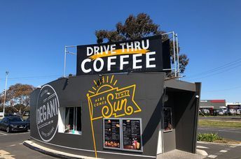 Melbourne Road - Degani Cafe Drive Thru Coffee Shop, Coffee Drive Thru, Container Coffee Shop, Drive Thru Coffee, Diy Lemonade Stand, Container Restaurant, Modern Restaurant Design, Container Cafe, Food Cart Design