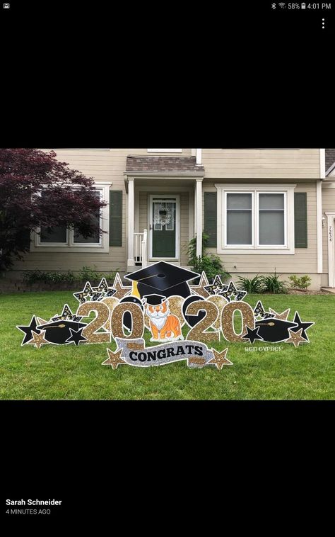 Stage Decoration Graduation, Graduation Lawn Decor, Graduation Yard Sign Ideas, Wooden Graduation Signs, Grad Yard Signs, Happy Birthday Yard Signs, Graduation Photo Booth, School Board Decoration, Graduation Yard Signs