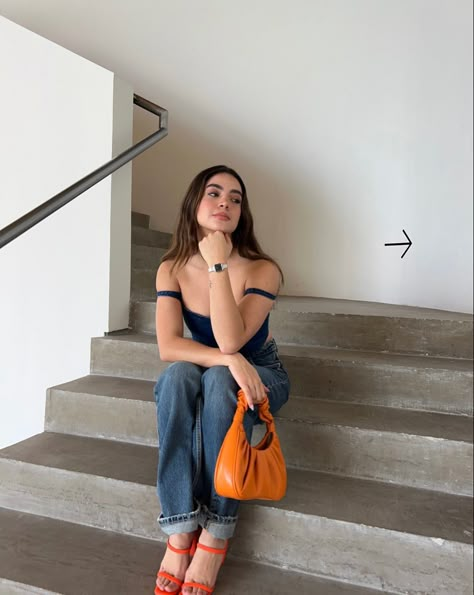 Outfits With Orange Heels, Orange Heels Outfit, Heels Outfits Casual, Corset Jean, Casual Heels Outfit, Outfit Corset, Color Heels, Jeans With Heels, Heels Outfits