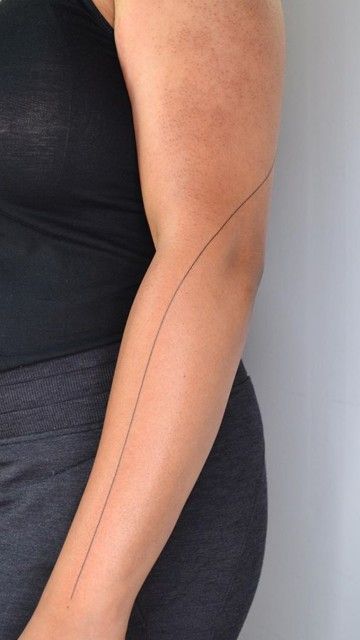 Arm Line Tattoo, Line Back Tattoo, Fine Lines Tattoo, Straight Line Tattoo, Linear Tattoo, Geometric Tattoo Meaning, Line Tattoo Arm, Tattoo French, Happy Tattoo