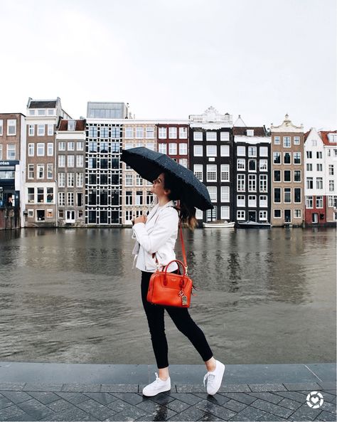 Rainy Amsterdam Outfit, Amsterdam Rainy Day Outfit, Amsterdam Spring Outfit, Amsterdam Outfit Spring, Amsterdam Outfit Summer, Europe Pictures, Belgium Trip, Travel Style Spring, City Scenery