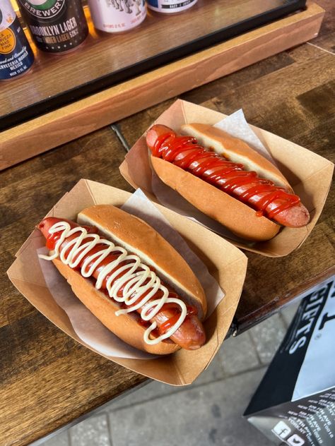 hot dog, new york New York Hot Dog Aesthetic, Hot Dog Aesthetic, New York Hot Dog, Dog Aesthetic, New York Aesthetic, Unhealthy Food, I ❤ Ny, Birthday Bash, Aesthetic Vintage