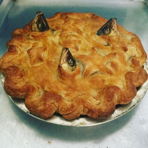 Stargazy Pie - Gastro Obscura Best Afternoon Tea, Bizarre Foods, Fish Pie, Perfect Pies, Savory Pie, Pi Day, No Bake Pies, Weird Food, British Food