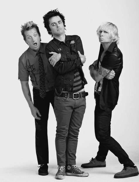 Laaaaav! Green Day Outfit, Joe Wallpaper, Rock Band Outfits, Green Day Band, Hello Green, Billie Green Day, Jason White, Green Day Billie Joe, Mike Dirnt