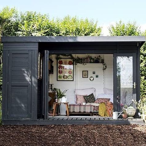 Stylish 30+ Classy Summer House Ideas For Home Interior Shed Inspiration, Small Shed, Summer House Interiors, Small Garden Shed, Contemporary Garden Rooms, Landscape Gardening, Summer House Garden, Backyard Studio, Casa Container