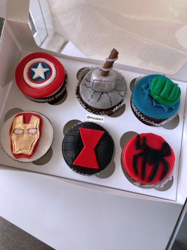 Marvel Themed Cupcakes, Avengers Cupcakes Ideas, Marvel Bday Cake, Marvel Cupcake Ideas, Marvel Theme Cake, Marvel Cupcakes, Marvel Cakes, Barcelona Cake, Marvel Birthday Cake