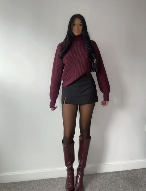 Maroon Knee High Boots Outfit, Burgundy Boots Outfit Winter, Burgundy Knee High Boots Outfit, Midi Skirt And Boots Outfit, Maroon Boots Outfit, Outfit With Knee High Boots, Boots And Skirt Outfit, Outfits With Knee High Boots, Burgundy Boots Outfit