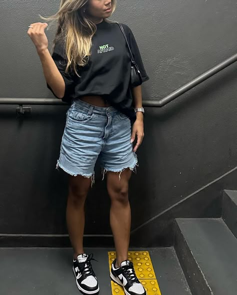 ✨ Outfits Con Bermudas, Outfit Bermuda, Girl Clothing Style, Look Bermuda, Fashion Photoshoot Ideas, Date Fits, Shirts Streetwear, Casual Ootd, Outfit Primavera