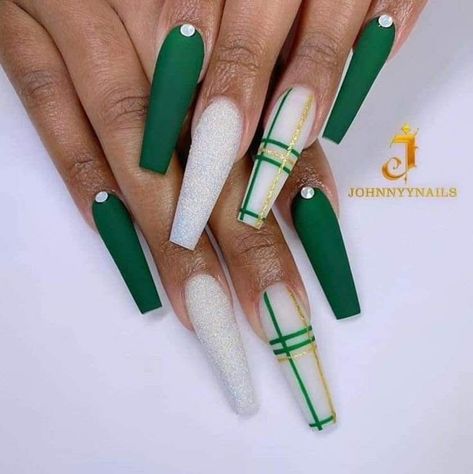 St Patty Nails, Patty Nails, St Patricks Nails, St Patrick Day Nails Acrylic, St Patricks Nail Designs, Patrick Nails, Shamrock Nails, Irish Nails, Saint Patrick Nail