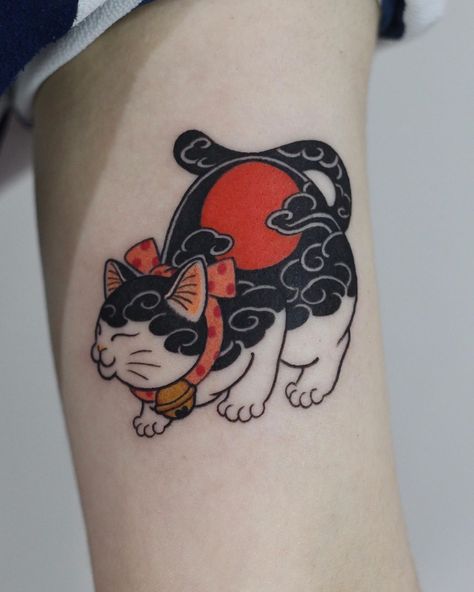 RAY on Instagram: “貓 #tattoo #tattooer #taiwantattoo #taiwantattooer #taipeitattoo #ibizaink #ibizainkcrew #ibizainktaiwan #japanesestyletattoo #tattooflash…” Small Cat Tattoo, Gotik Tattoo, Cat Tattoo Design, Cat Tattoo Designs, Tattoo Design Ideas, Japanese Tattoo Art, Small Cat, Maneki Neko, Piercing Tattoo