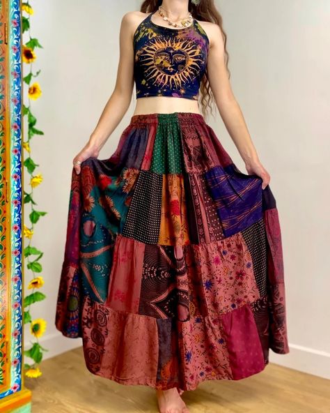 Hippie Style Outfits, Outfits Colourful, Patchwork Maxi Skirt, Witchy Outfits, Hippie Aesthetic, Boho Style Outfits, Fabulous Clothes, The Fair, Maroon Color