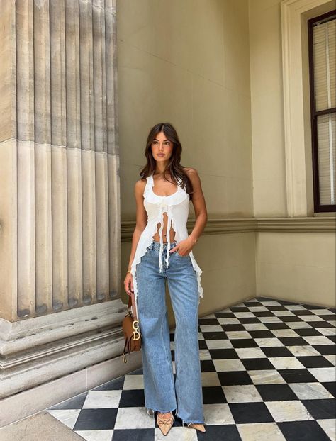 Looks Jeans, European Summer Outfits, Europe Outfits, Paris Outfits, Looks Street Style, Waist Jeans, Summer 24, Mode Inspiration, Looks Vintage