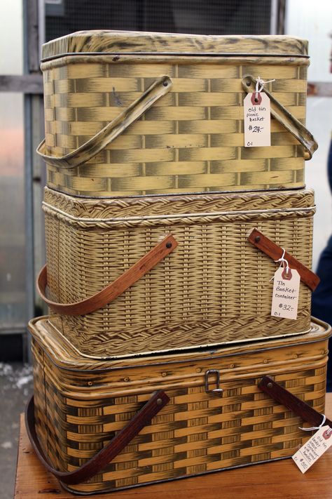 These are the nicest picnic baskets I've ever seen. At first I couldn't tell they're tin!. Pinic Basket, Tin Basket, Beautiful Picnic, Picnic Items, Cane Baskets, Friends Vintage, Vintage Picnic Basket, Vintage Thermos, Picnic Baskets