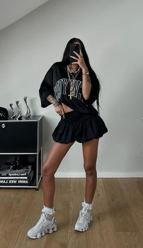 Black Skirt And Long Sleeve Outfits, Chunky Shoes Outfit Ideas, Edgy Workout Outfits, Mini Skirt Sneakers Outfit, Balenciaga Outfit Street Style, Street Style Skirt Outfit, Puffball Skirt Outfit, Outfits 2025 Trends, Cool Skirt Outfits