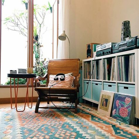 from @mugidingdong Home Music Rooms, Music Corner, Vinyl Room, Record Room, Music Rooms, Listening Room, Audio Room, Vinyl Storage, Record Storage