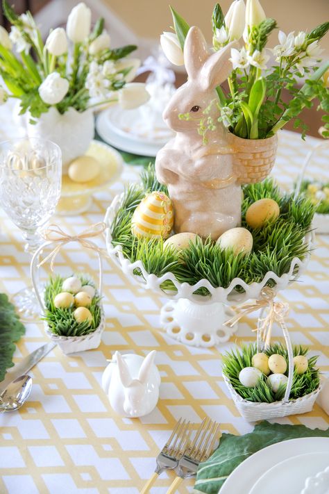 Easter Dinner Party, Diy – Velikonoce, Easter Table Centerpieces, Diy Osterschmuck, Easter Table Setting, Easter Table Settings, Easter Tablescapes, Easter Inspiration, Easter Decorations Vintage