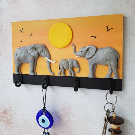 Key Holder Diy, Key Holder For Wall, Name Plate Design, Wildlife Decor, Clay Wall Art, 3d Craft, Key Holders, Clay Wall, Wall Key Holder