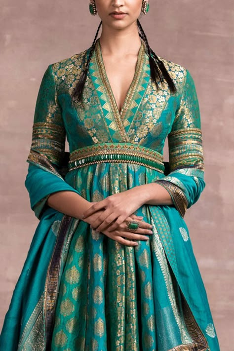 Brocade Anarkali, Brocade Dupatta, Anarkali Dress Pattern, Dresses Traditional, Indian Gowns Dresses, Indian Dresses Traditional, Traditional Indian Outfits, Designer Party Wear Dresses, Stylish Party Dresses